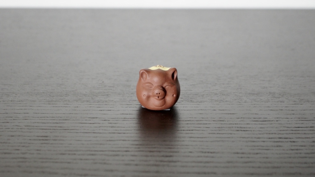 Чайная фигурка «Свинка» №2, исинская глина