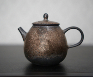Чайники и посуда из керамики Дэхуа
