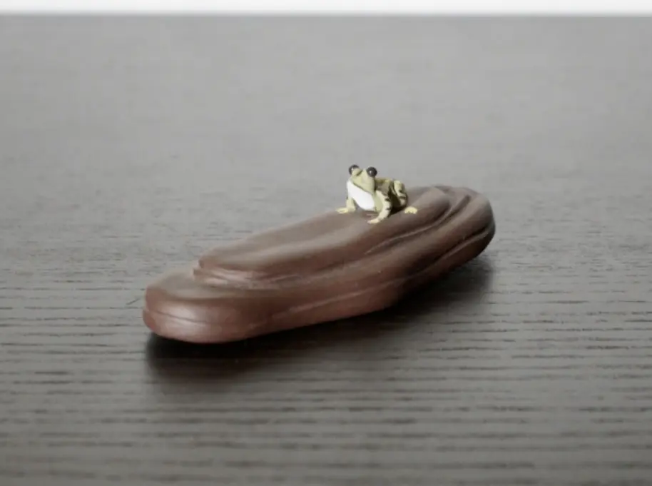 Чайная фигурка «Лягушка на камне» № 5, исинская глина