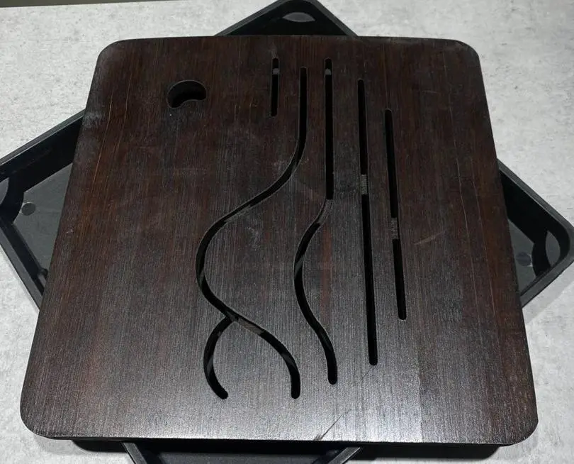 Квадратная чабань № 39, деревянная с пластиковым поддоном, 28х28х3.5 см