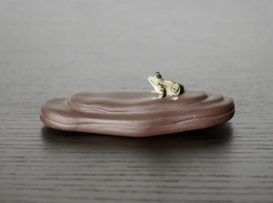 Чайная фигурка «Лягушка на камне» № 5, исинская глина