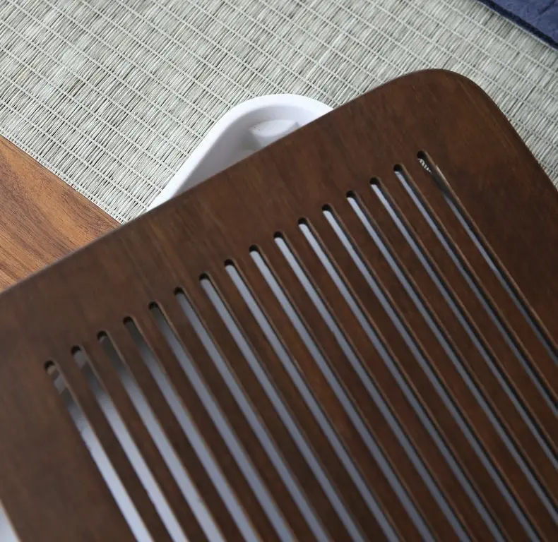 Квадратная чабань № 34, бамбуковая с пластиковым поддоном, 28х28х3.5 см