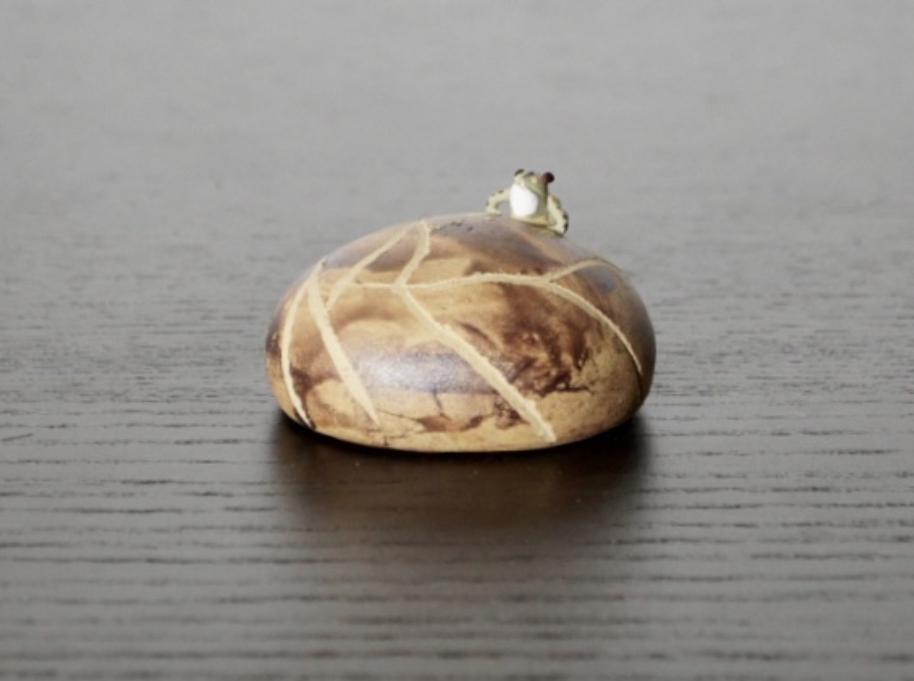 Чайная фигурка «Лягушка на камне» №1, исинская глина