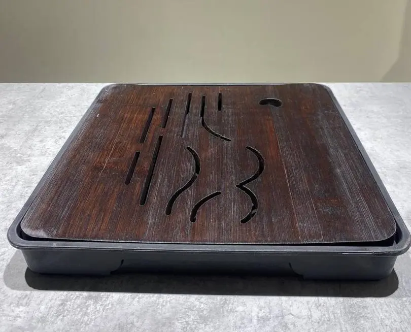 Квадратная чабань № 39, деревянная с пластиковым поддоном, 28х28х3.5 см