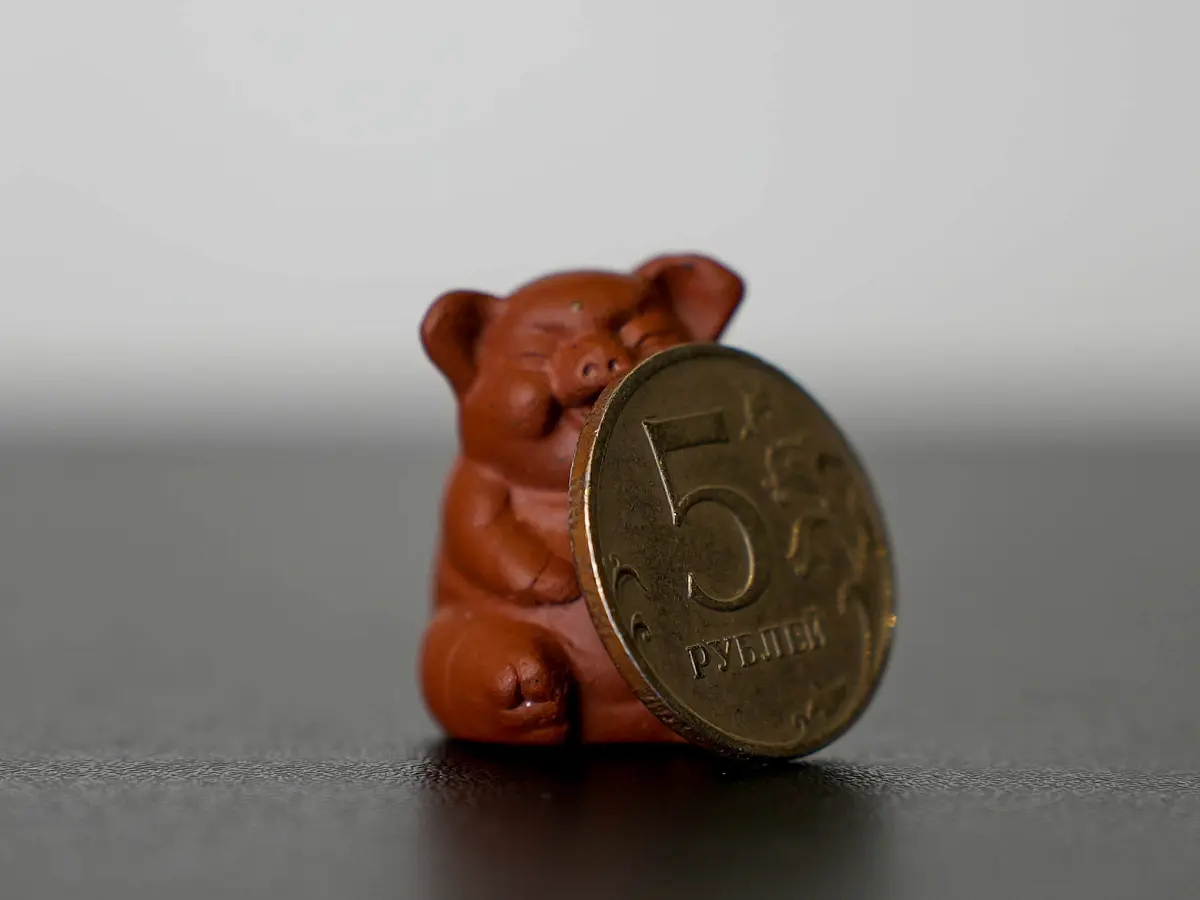 Чайная фигурка «Счастливый поросёнок» № 68, исинская глина