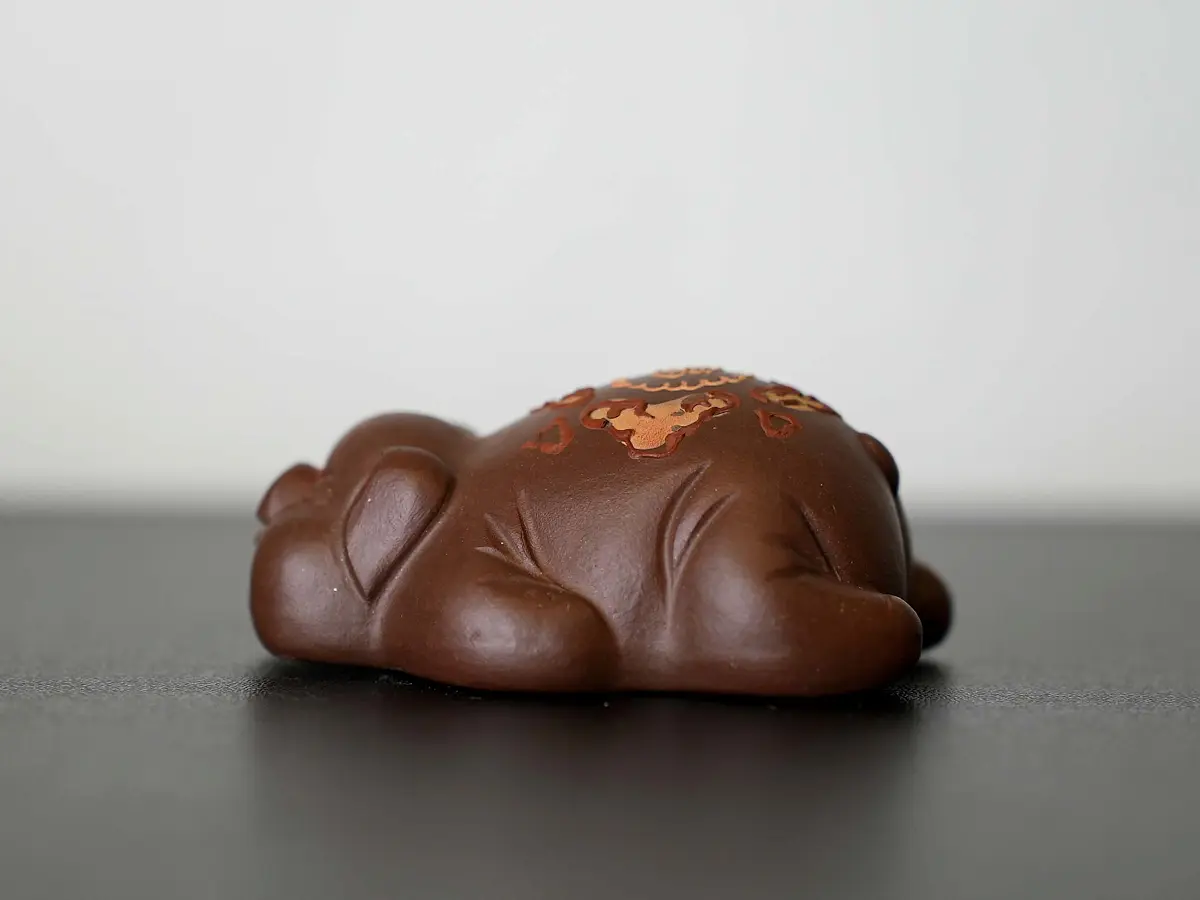 Чайная фигурка «Беззаботный поросёнок»№ 88, исинская глина