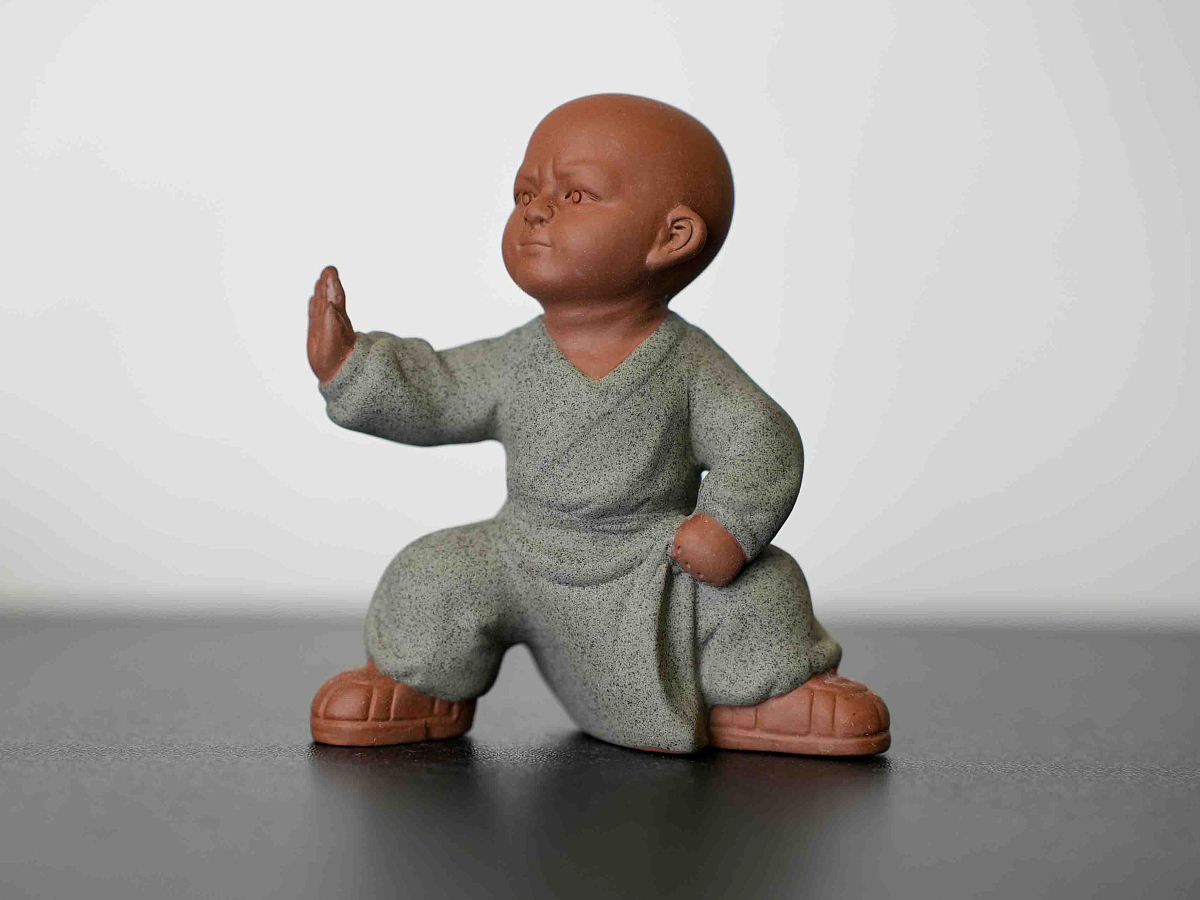 Чайная фигурка «Монах Тайцзицюань» №31, исинская глина