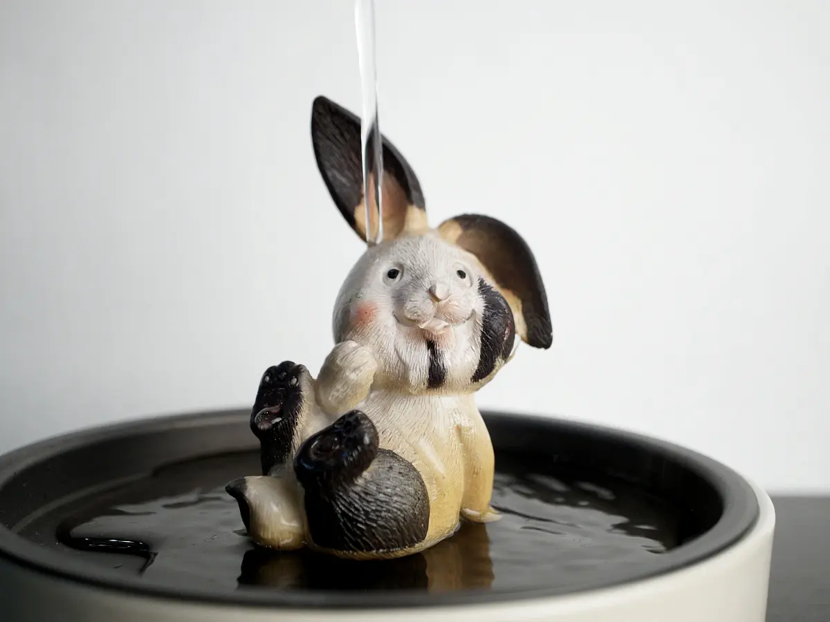 Чайная фигурка меняющая цвет «Заяц» № 2, исинская глина