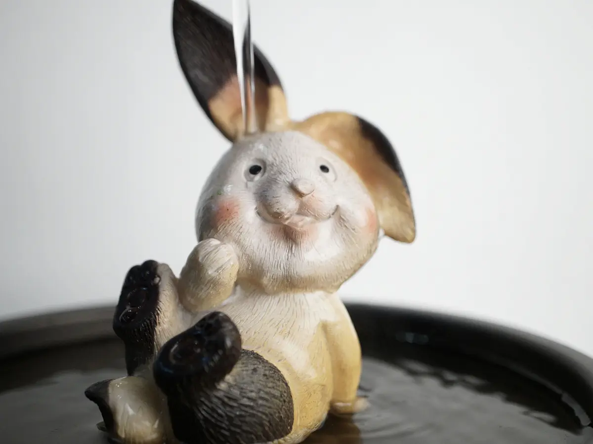 Чайная фигурка меняющая цвет «Заяц» № 2, исинская глина