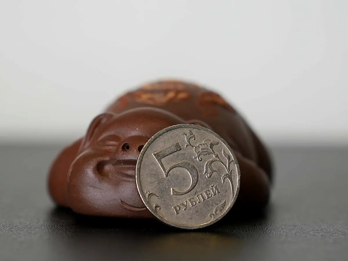 Чайная фигурка «Беззаботный поросёнок»№ 88, исинская глина