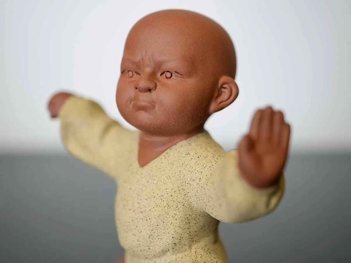 Чайная фигурка «Монах Тайцзицюань» № 29, исинская глина