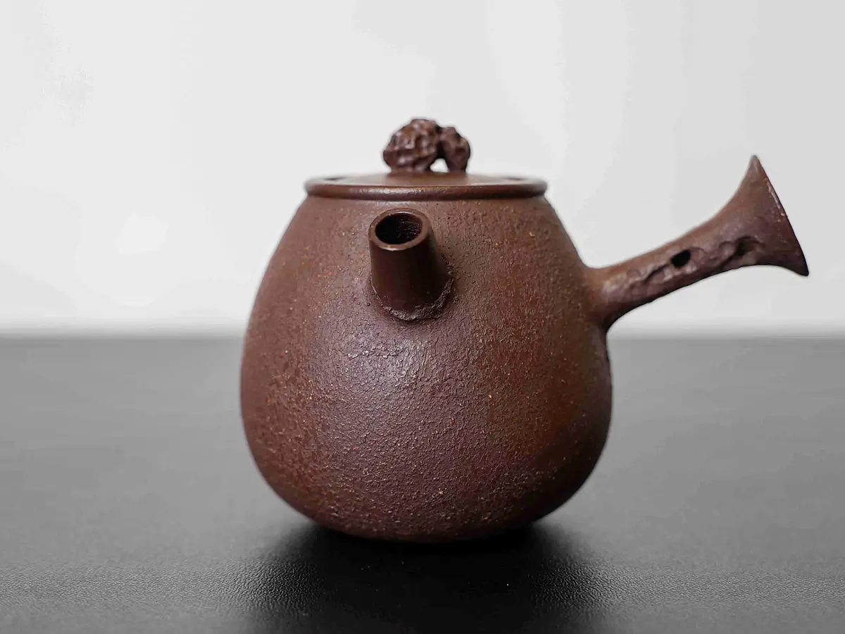 Исинский чайник с боковой ручкой, 100 мл, № 529
