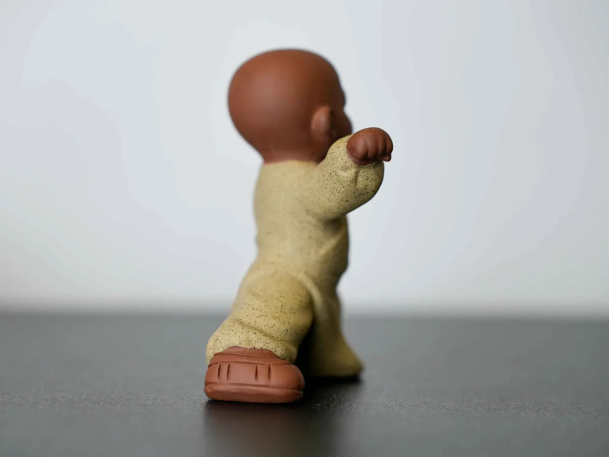 Чайная фигурка «Монах Тайцзицюань» № 29, исинская глина