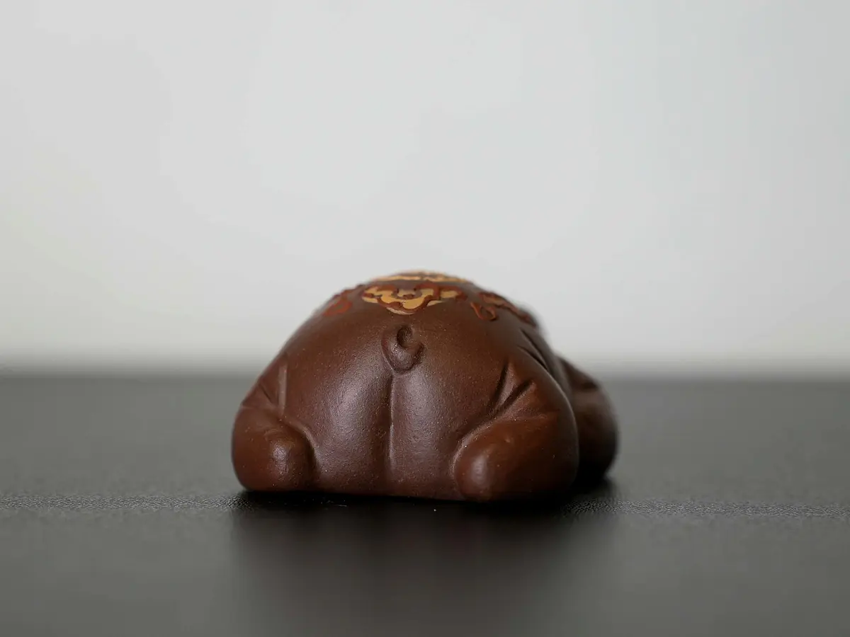 Чайная фигурка «Беззаботный поросёнок»№ 88, исинская глина