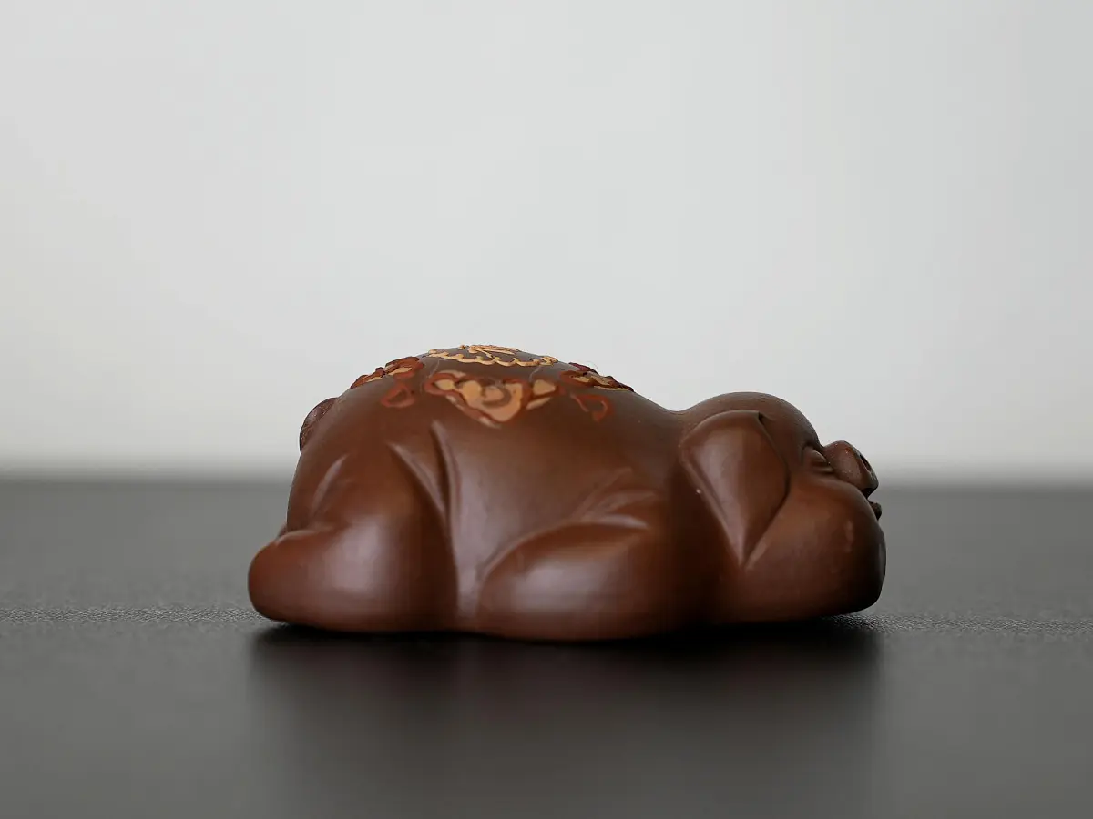 Чайная фигурка «Беззаботный поросёнок»№ 88, исинская глина