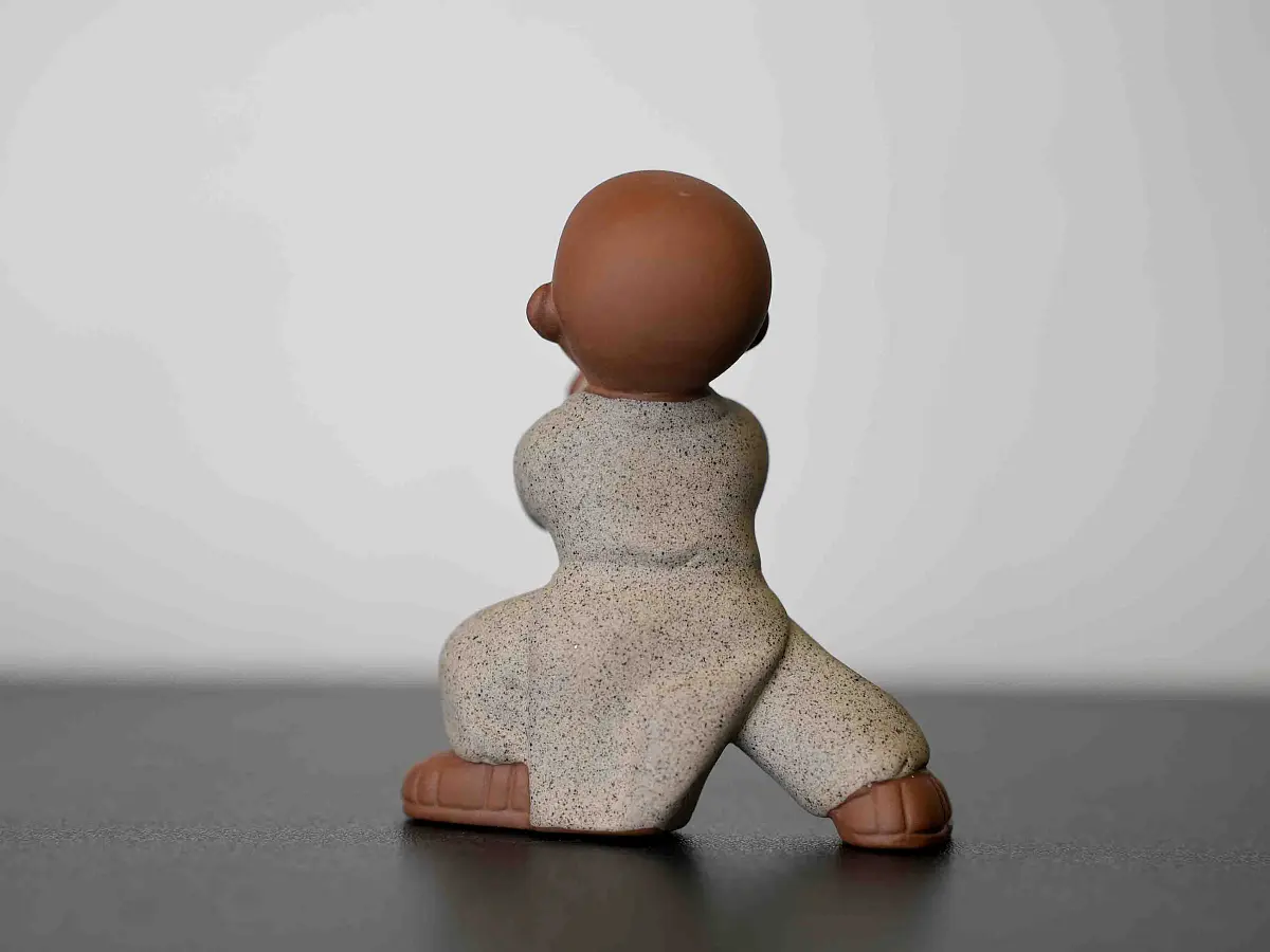 Чайная фигурка «Монах Тайцзицюань» № 30, исинская глина