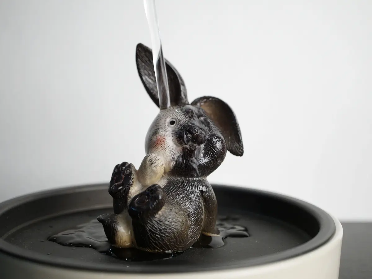 Чайная фигурка меняющая цвет «Заяц» № 2, исинская глина