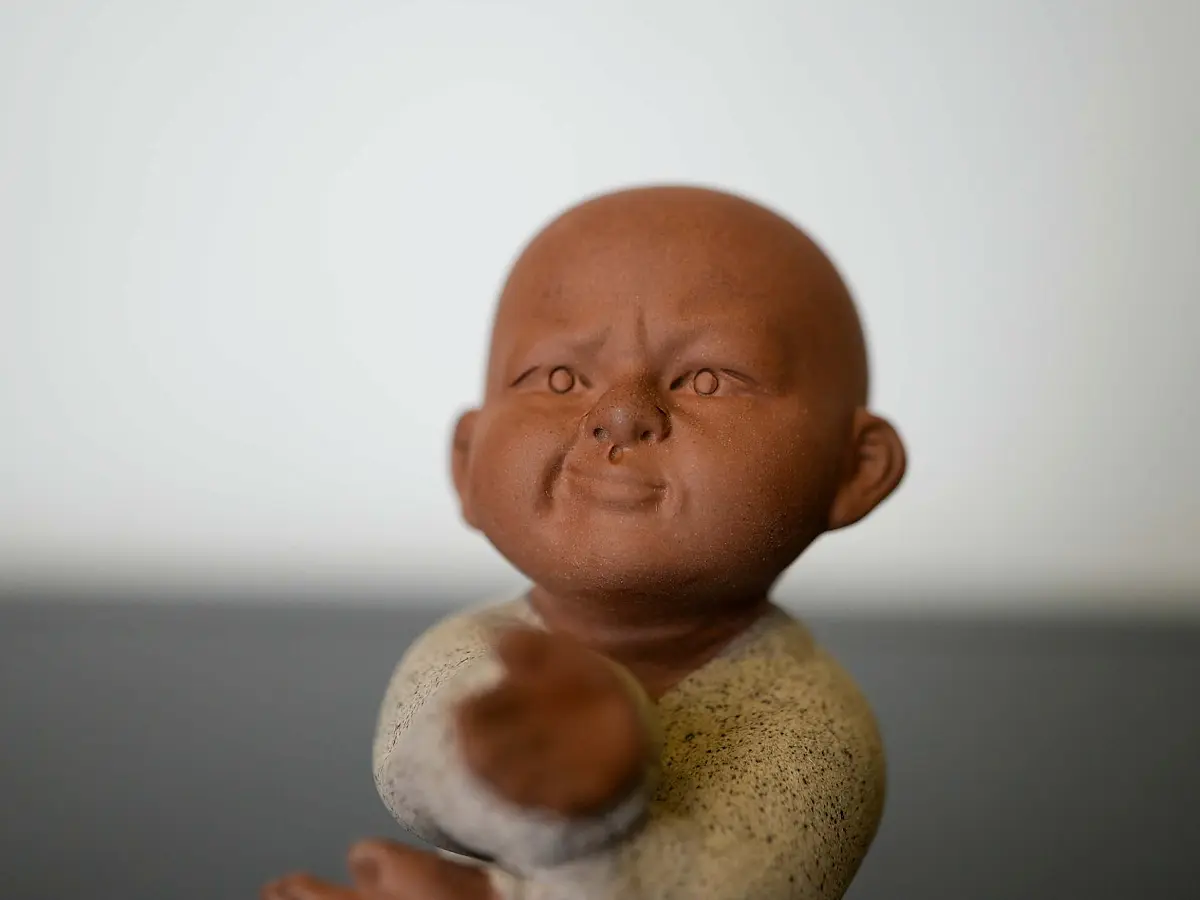 Чайная фигурка «Монах Тайцзицюань» № 30, исинская глина