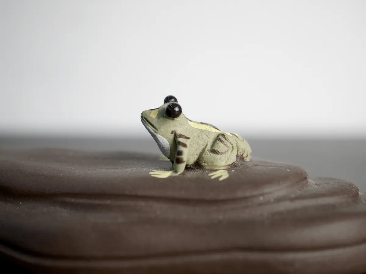 Чайная фигурка «Лягушка на камне» № 5, исинская глина