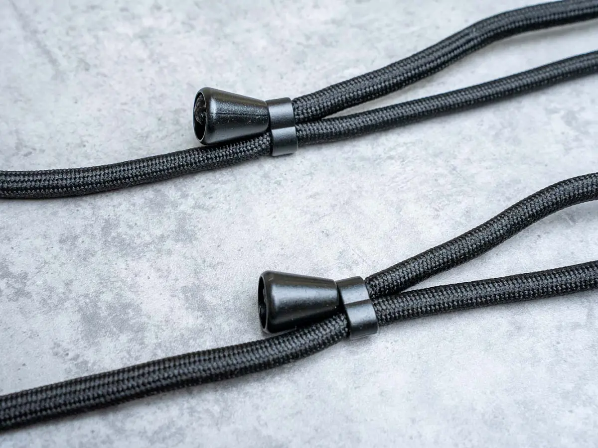 Шнурок для колбы, чёрный