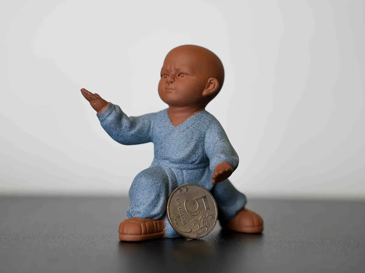 Чайная фигурка «Монах Тайцзицюань» № 32, исинская глина