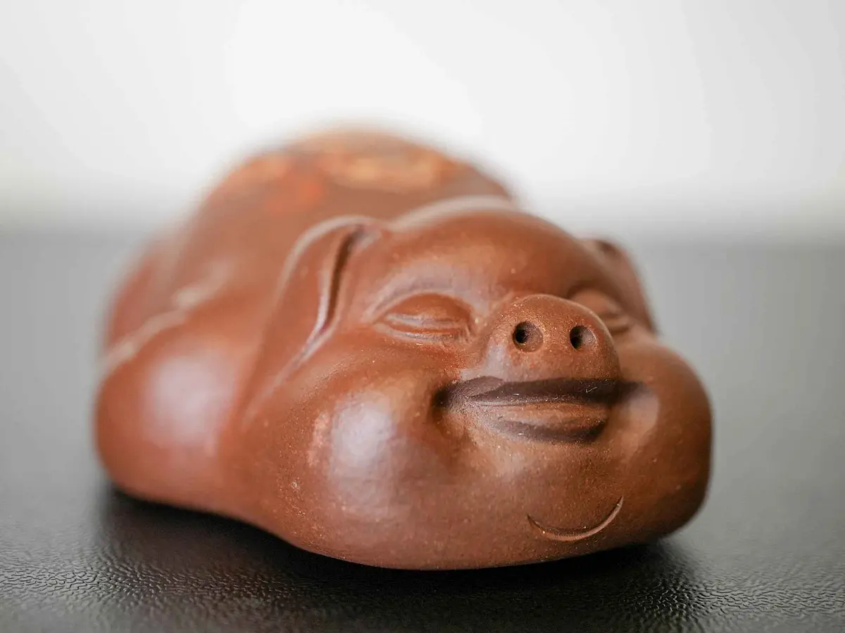 Чайная фигурка «Беззаботный поросёнок»№ 88, исинская глина