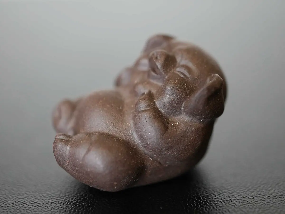 Чайная фигурка «Беззаботный поросёнок» № 76, исинская глина