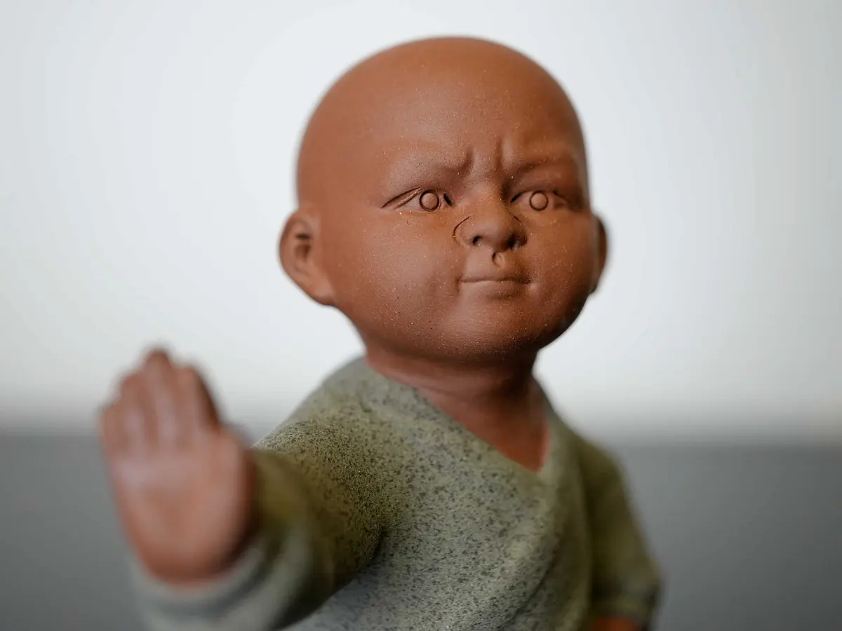 Чайная фигурка «Монах Тайцзицюань» № 31, исинская глина