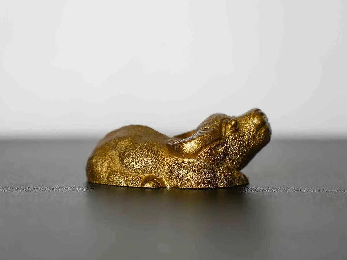 Чайная фигурка «Золотой бык» № 49, меняющая цвет