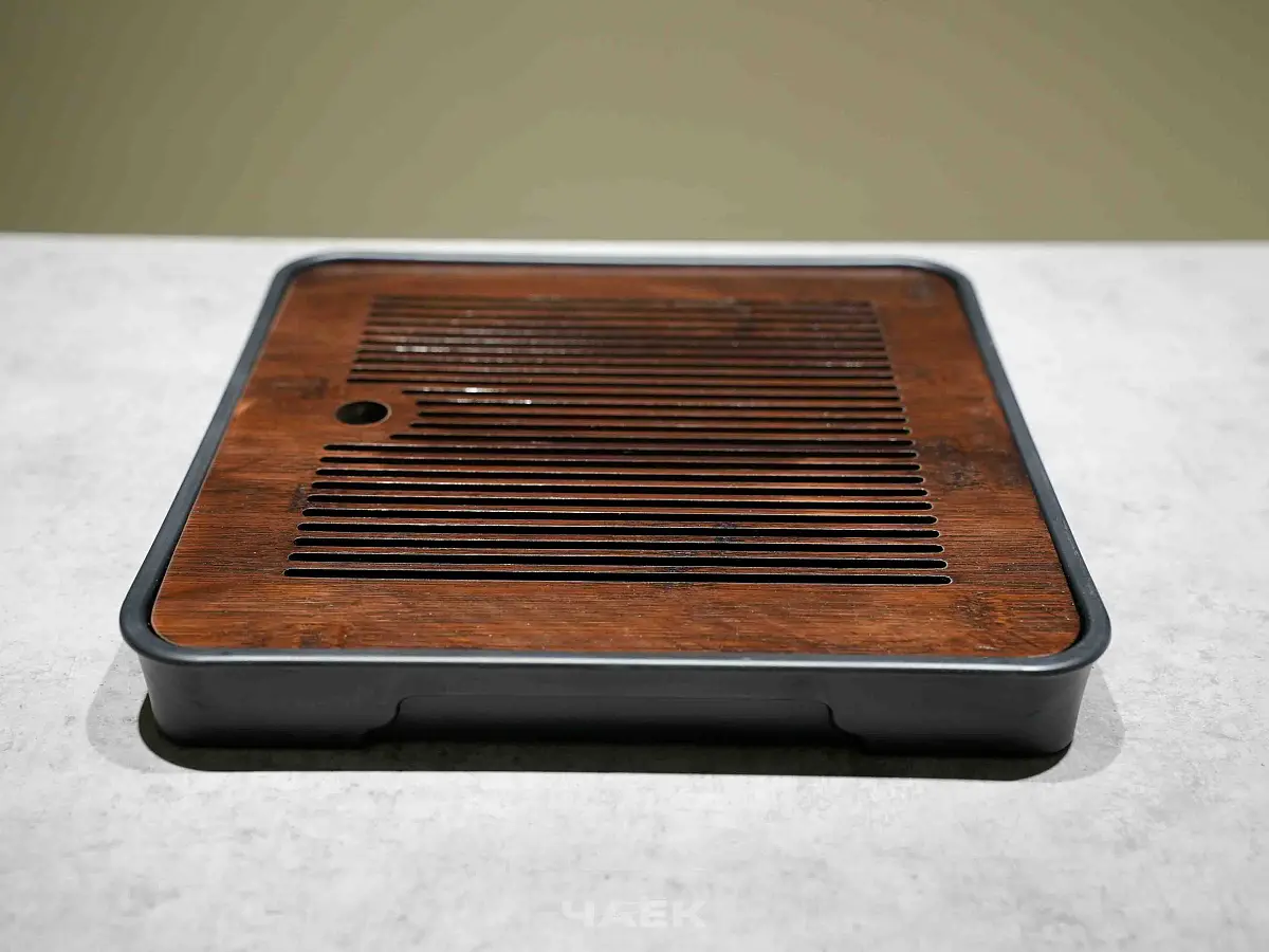 Квадратная чабань № 28, деревянная с пластиковым поддоном, 28х28