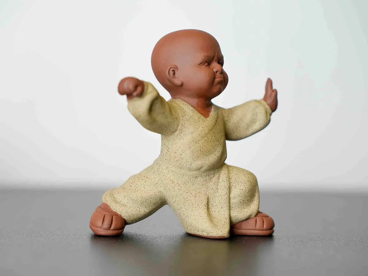 Чайная фигурка «Монах Тайцзицюань» № 29, исинская глина