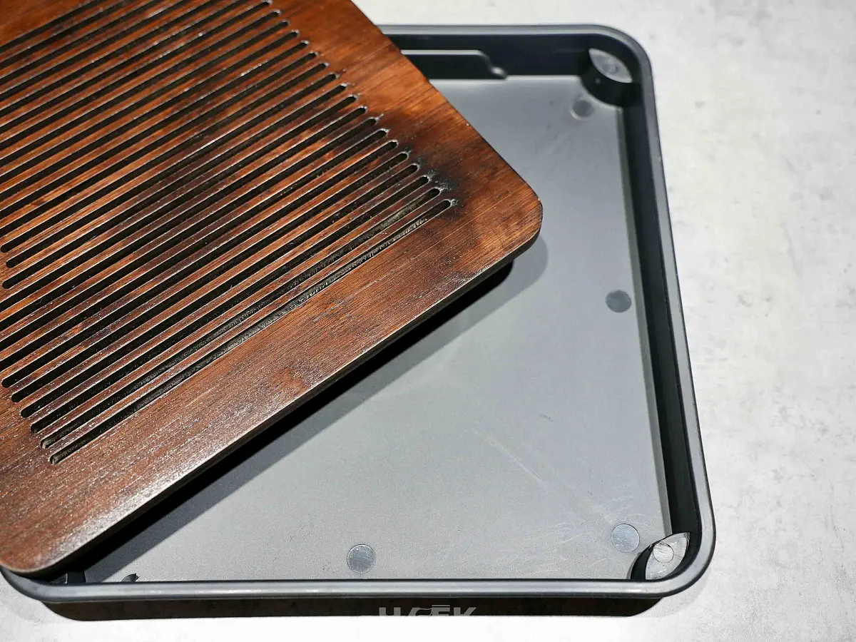 Квадратная чабань № 28, деревянная с пластиковым поддоном, 28х28