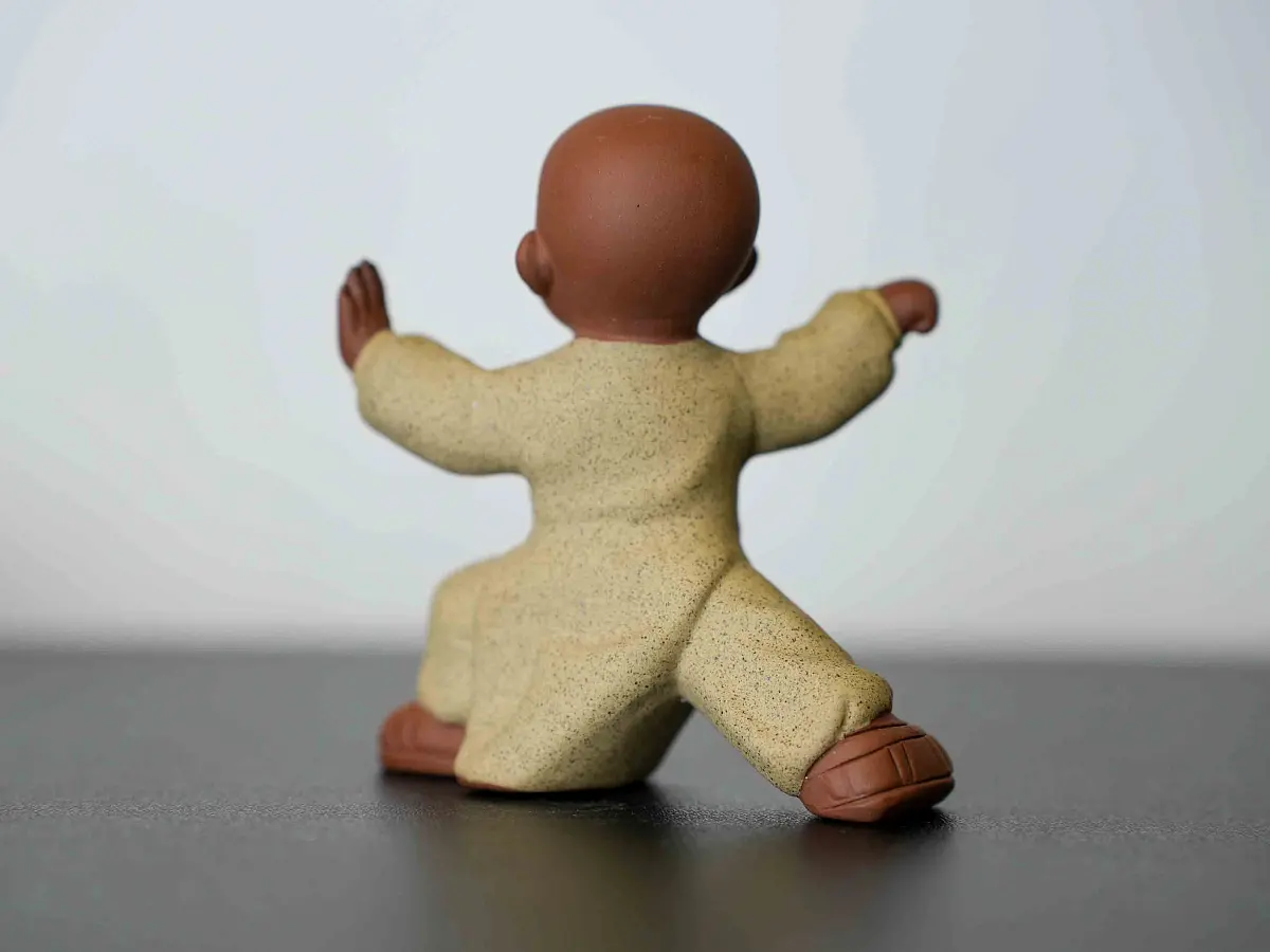 Чайная фигурка «Монах Тайцзицюань» № 29, исинская глина