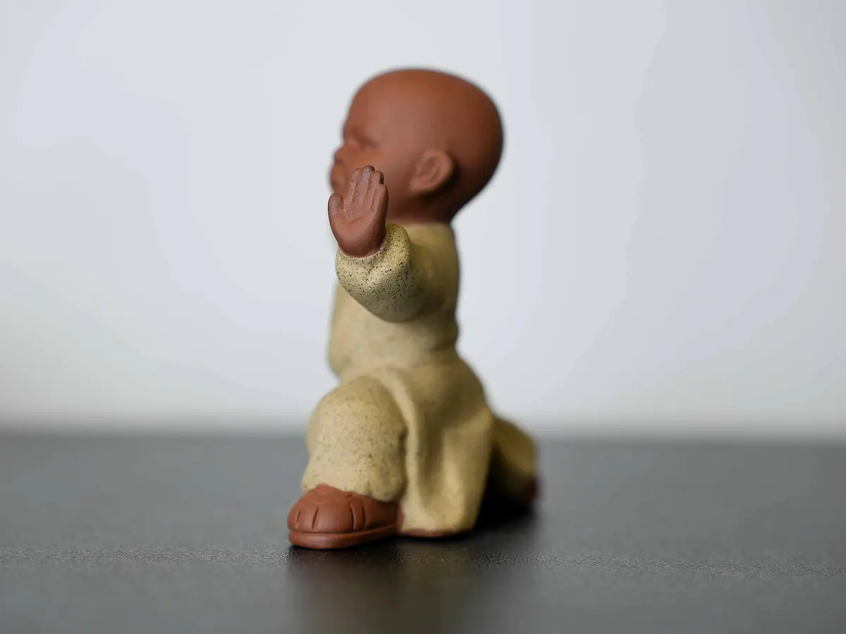 Чайная фигурка «Монах Тайцзицюань» № 29, исинская глина