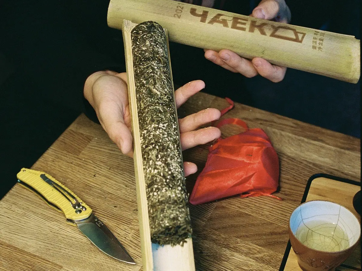 Шен пуэр «Старая школа», 300 грамм, 2021 год