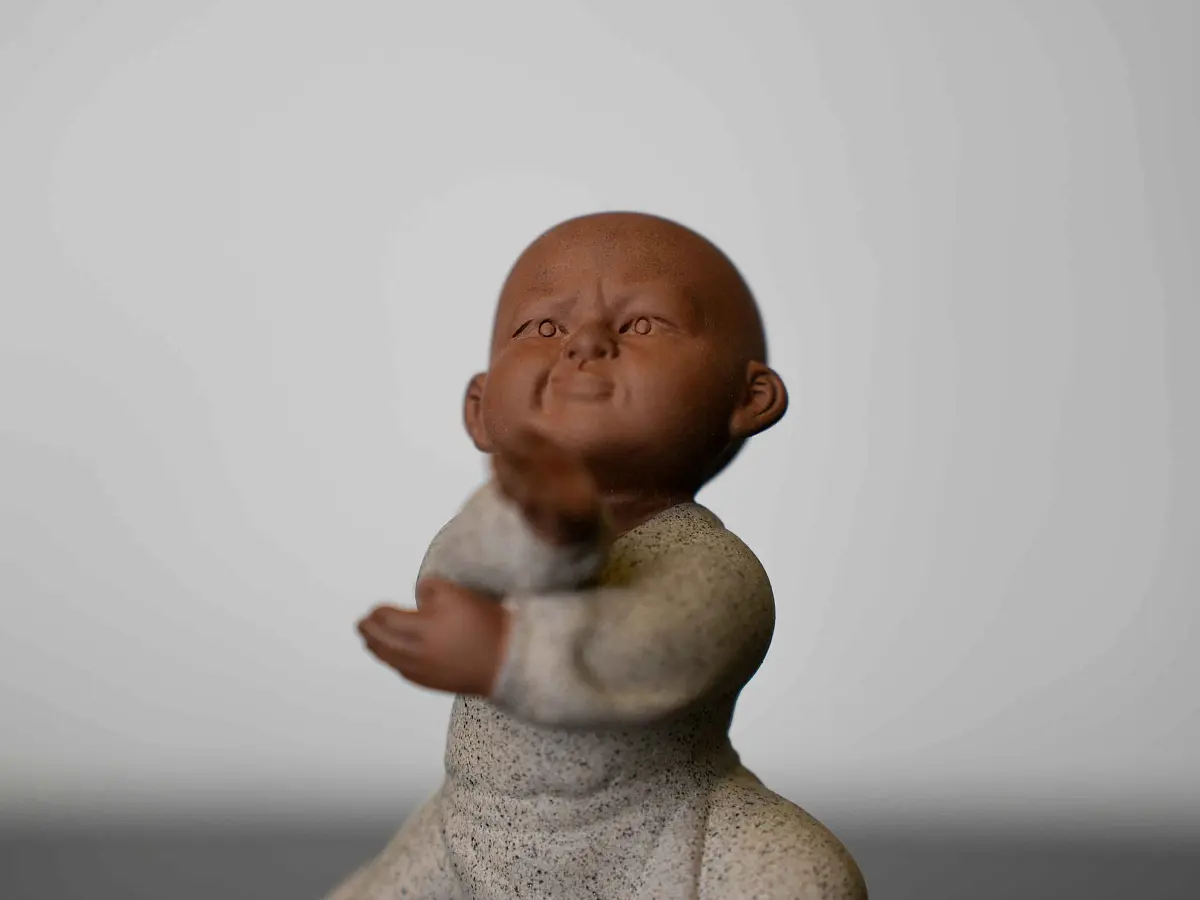 Чайная фигурка «Монах Тайцзицюань» № 30, исинская глина