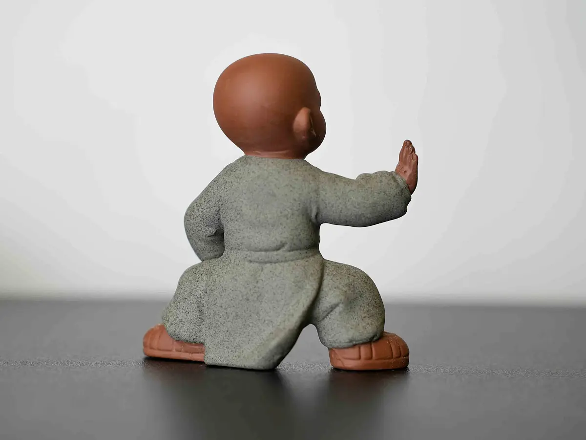 Чайная фигурка «Монах Тайцзицюань» № 31, исинская глина