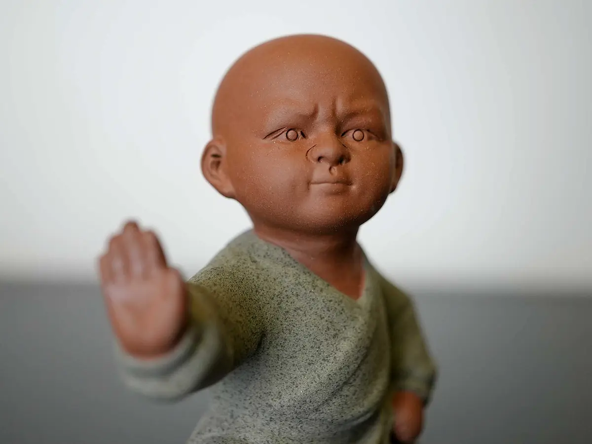 Чайная фигурка «Монах Тайцзицюань» № 31, исинская глина