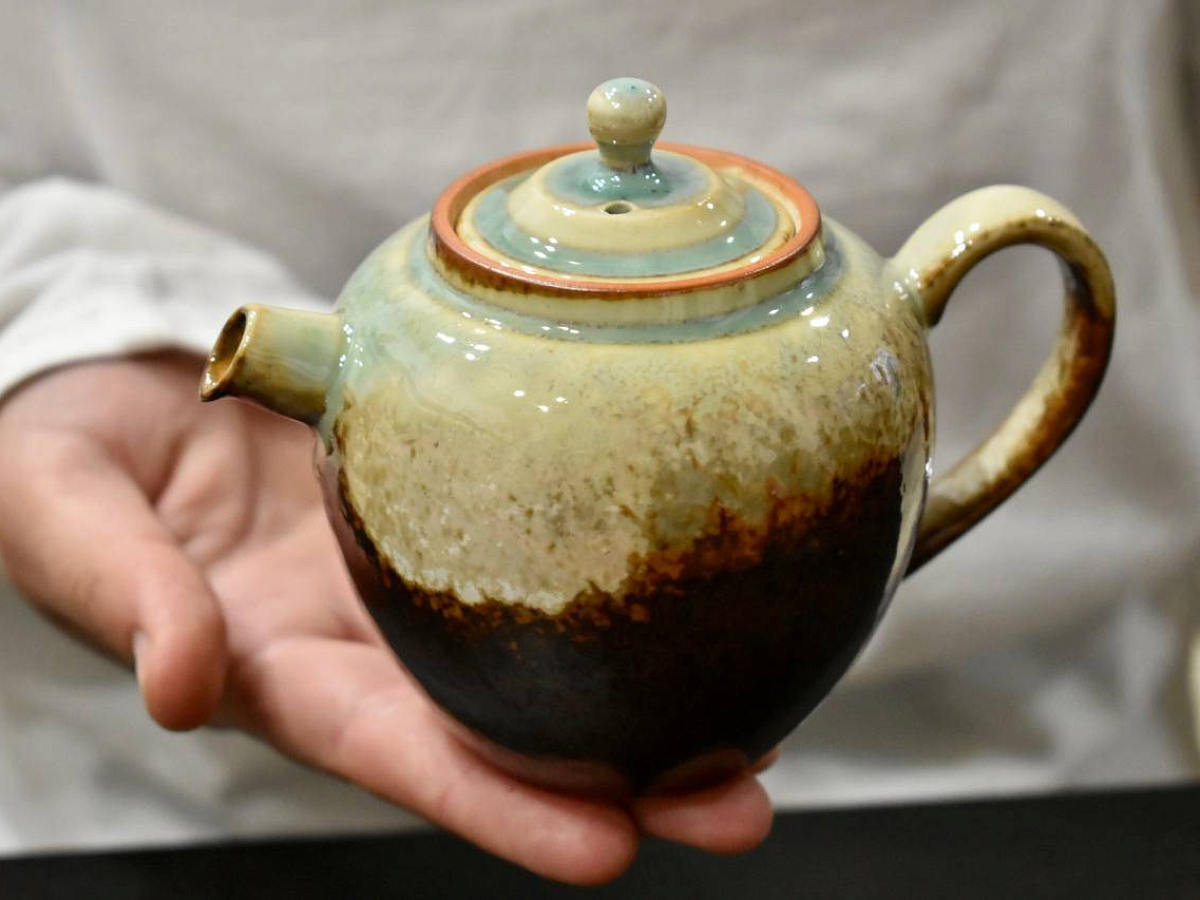 Керамический 45 б. Цзиндэчжэнь чайник. Керамика из Цзиндэчжэнь. Купить чайник Цзиндэчжэнь. Китай заварочный чайник фарфор 1950 годы Цзиндэчжэнь цена.