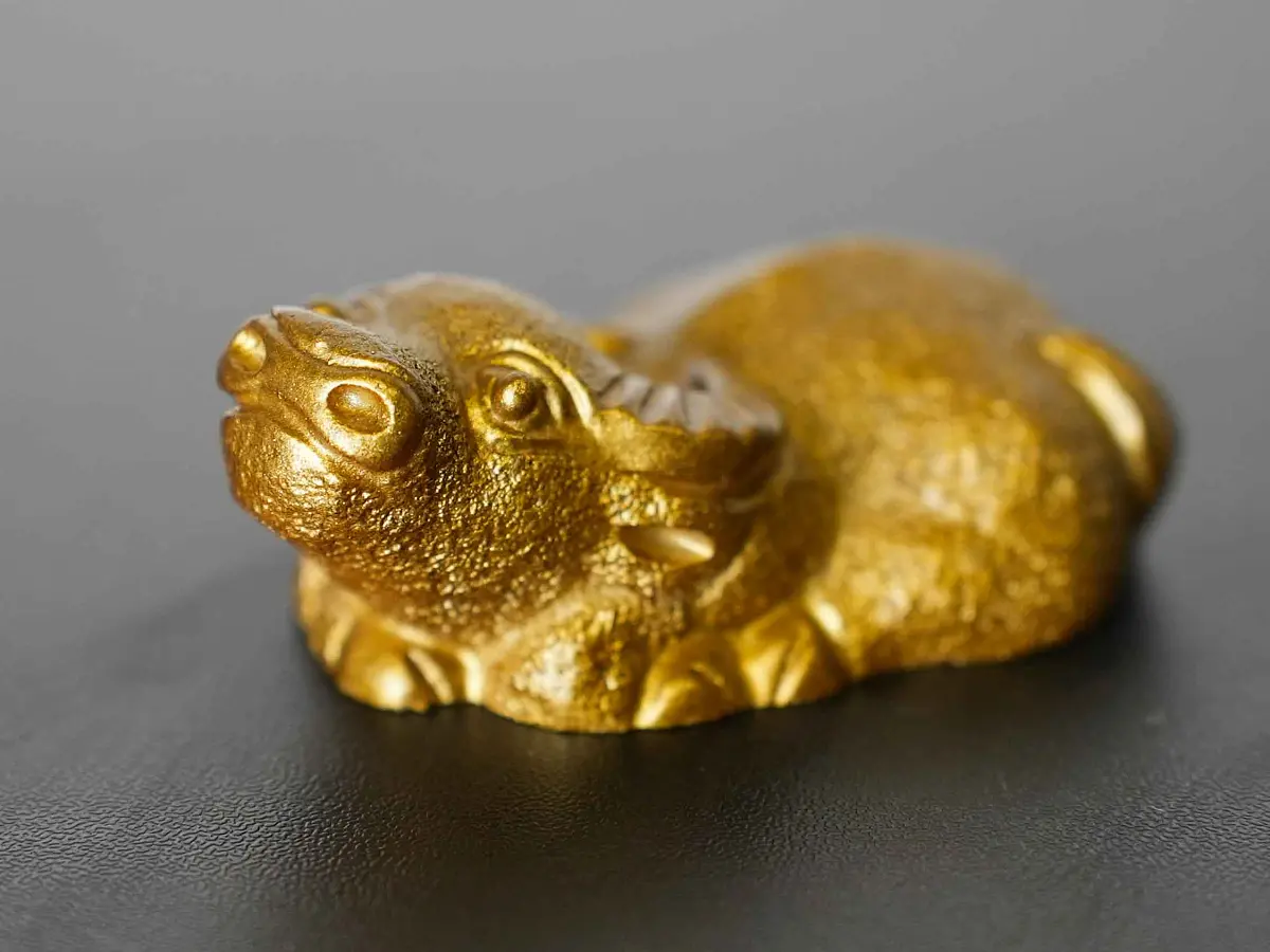 Чайная фигурка «Золотой бык» № 49, меняющая цвет