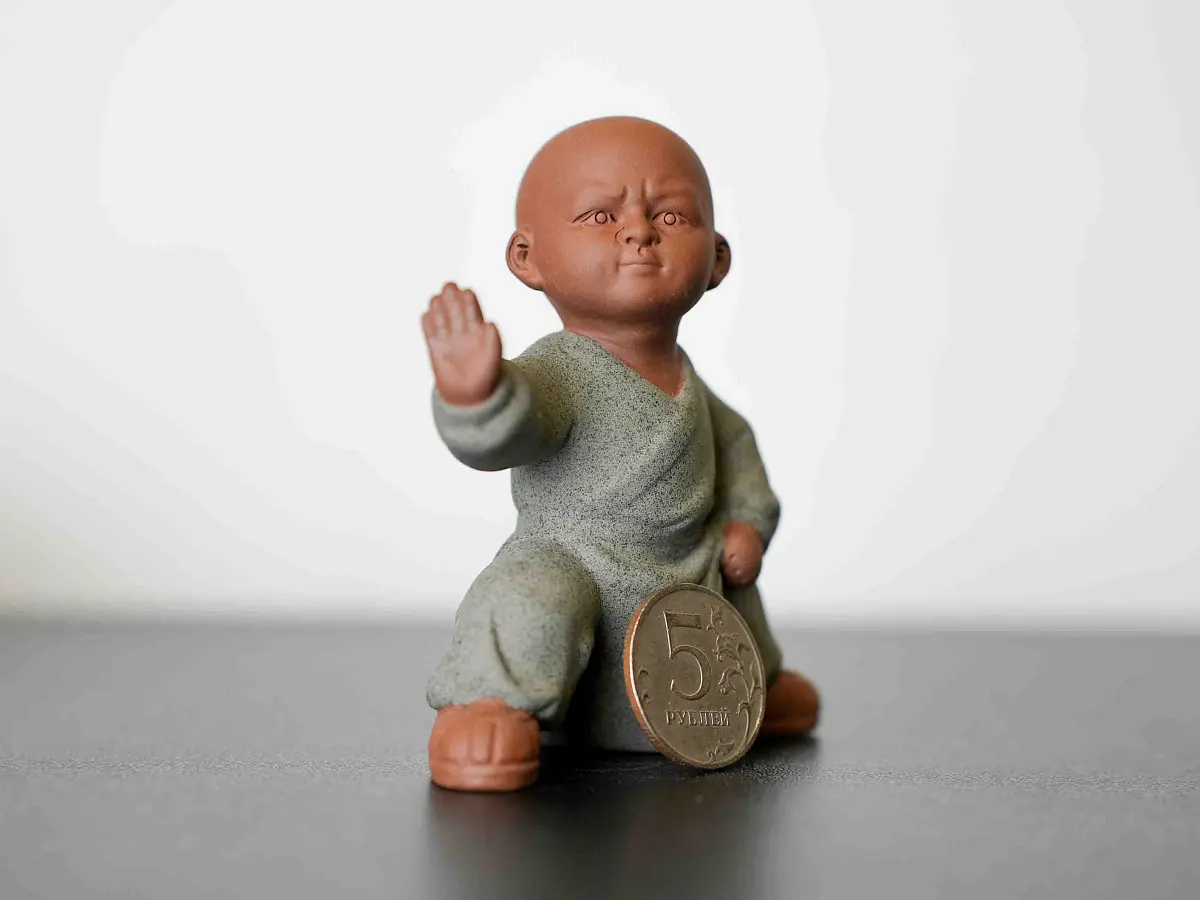 Чайная фигурка «Монах Тайцзицюань» № 31, исинская глина