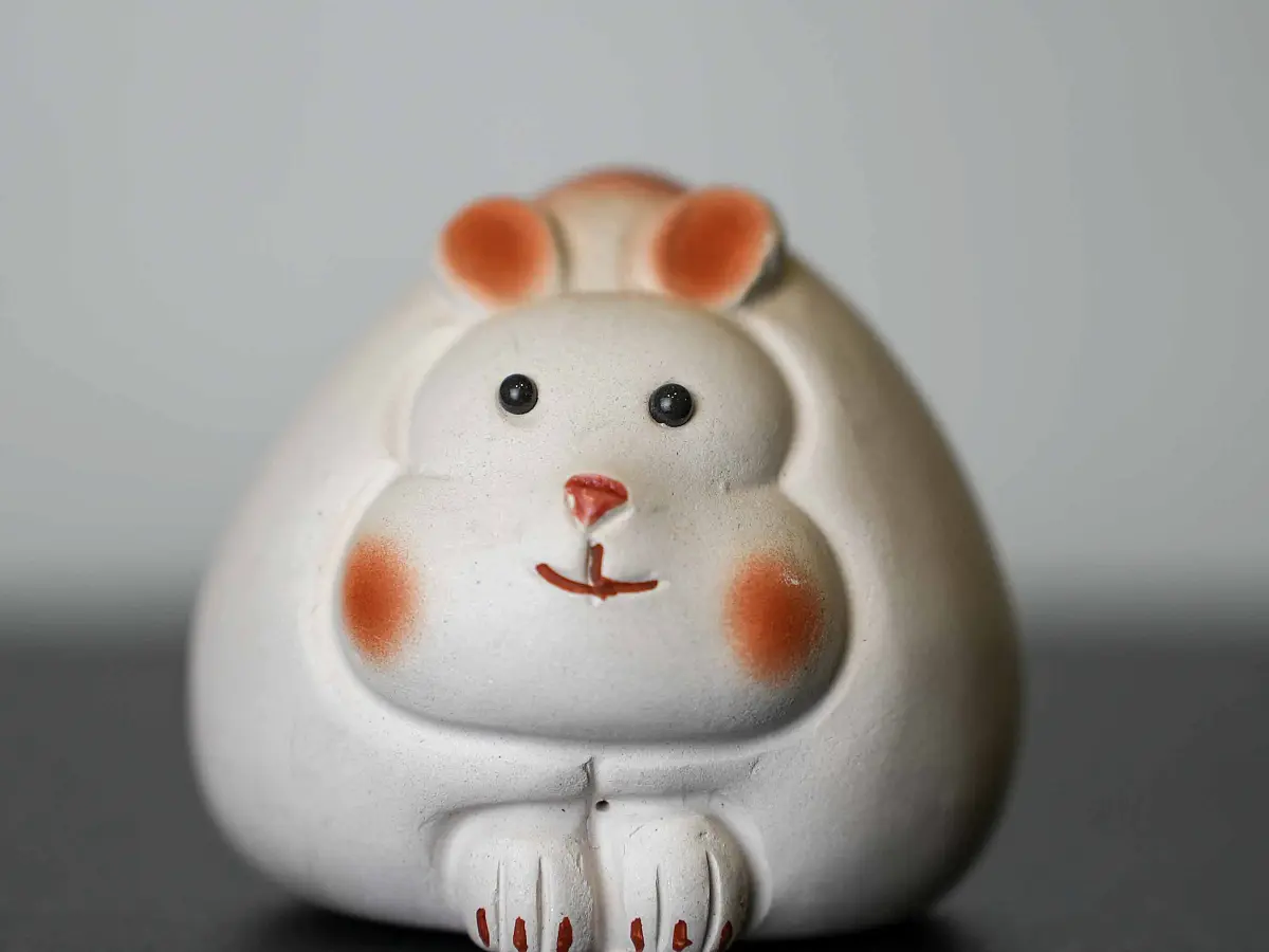 Чайная фигурка «Персиковый кролик» № 28, исинская глина