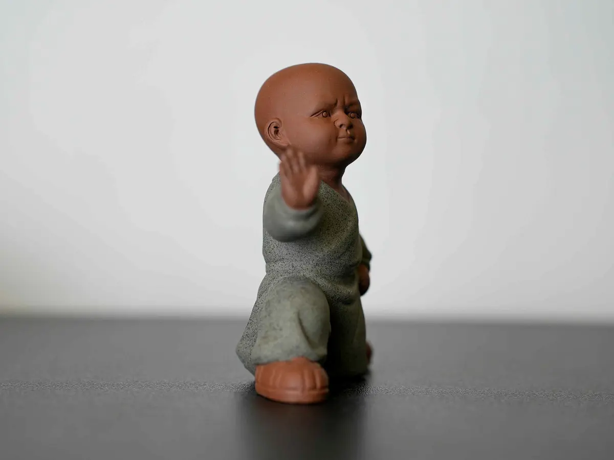 Чайная фигурка «Монах Тайцзицюань» № 31, исинская глина