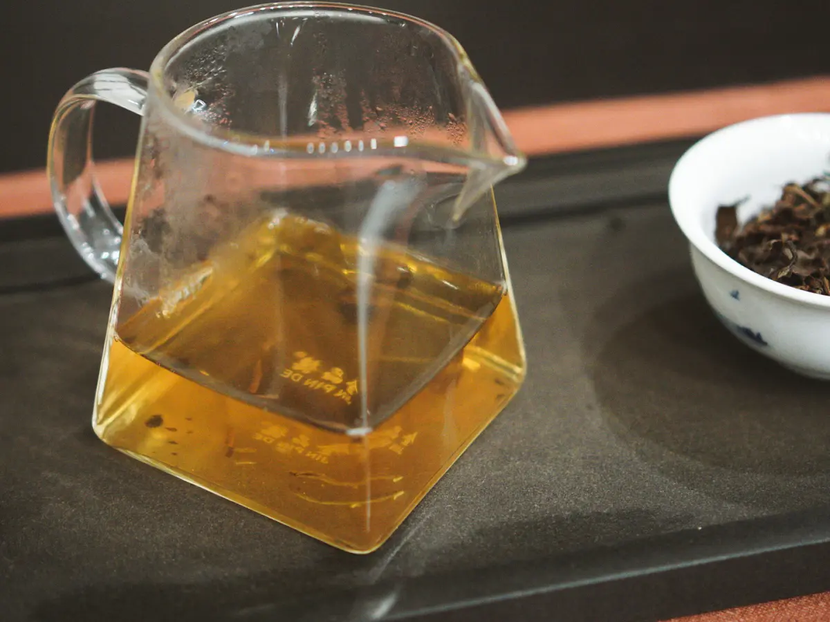 Красный чай Дун Фан Мэй Жень