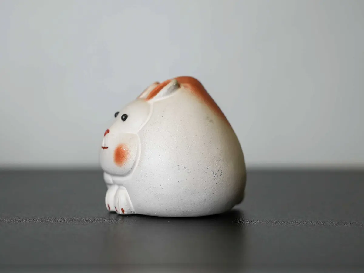 Чайная фигурка «Персиковый кролик» № 28, исинская глина