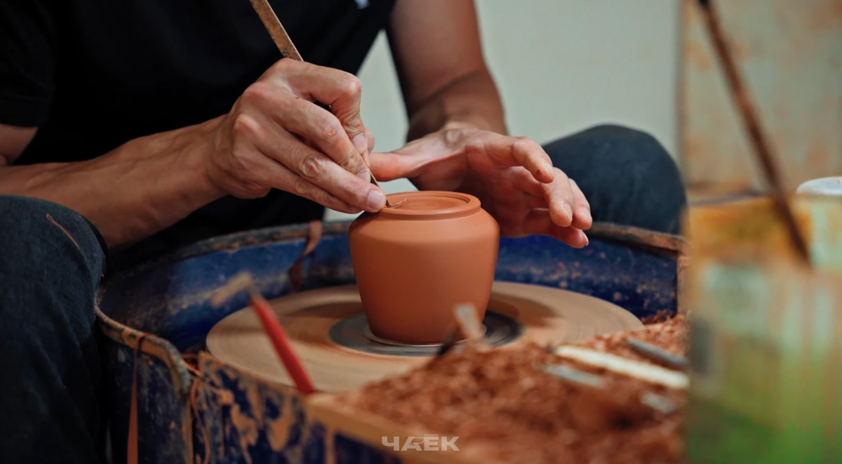 Цзяньшуйский чайник на гончарном круге