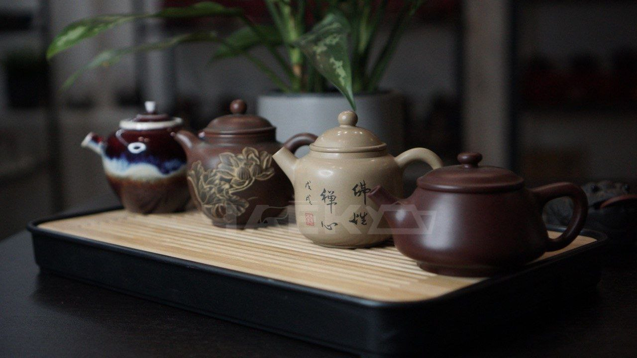 Чайники из керамики Цзиндэчжэнь, Циньчжоу (или Нисин), Цзяньшуй и Исин